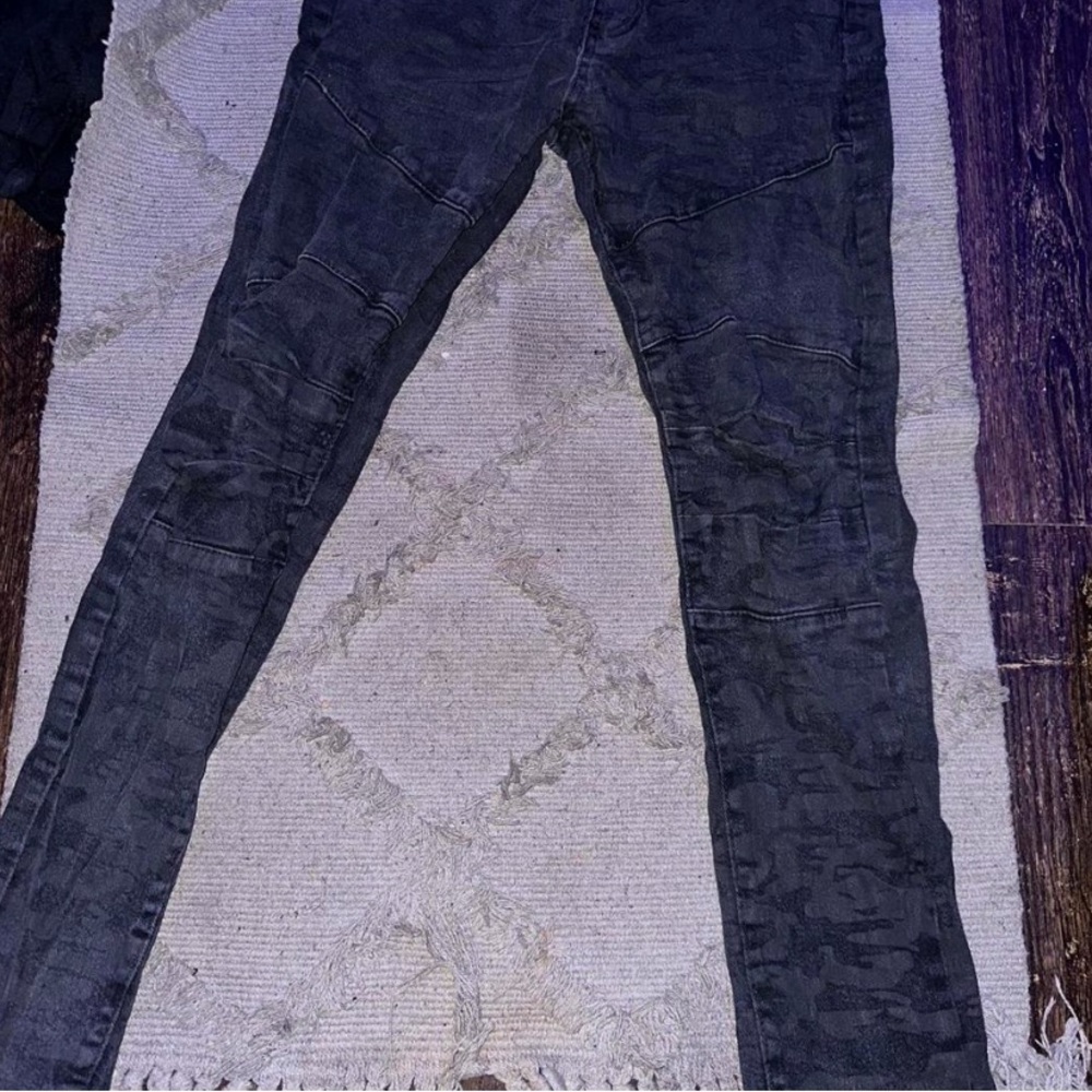 Black and gray army fatigue jeans.